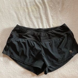 Oiselle Mac roga shorts women’s size 4